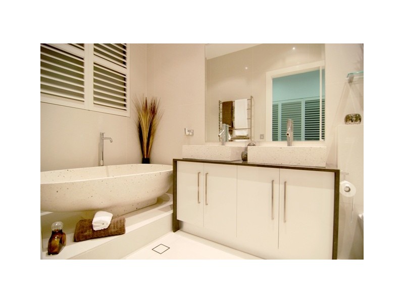 83 Hampstead Road, Highgate Hill QLD 4101