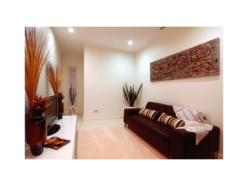 83 Hampstead Road, Highgate Hill QLD 4101