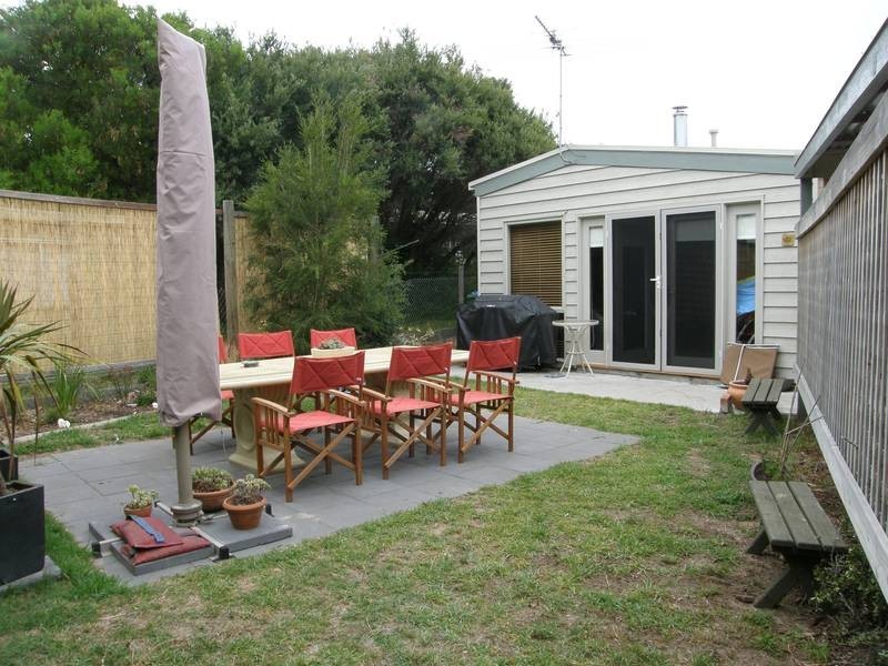 33 Constantine Avenue (Cnr Maw Street), St Andrews Beach VIC 3941