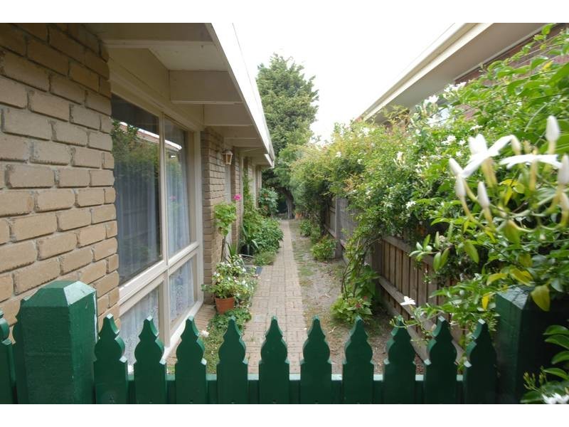 137 Eighth Avenue, Rosebud VIC 3939