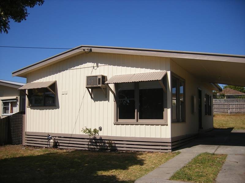 17 First Avenue, Rosebud VIC 3939