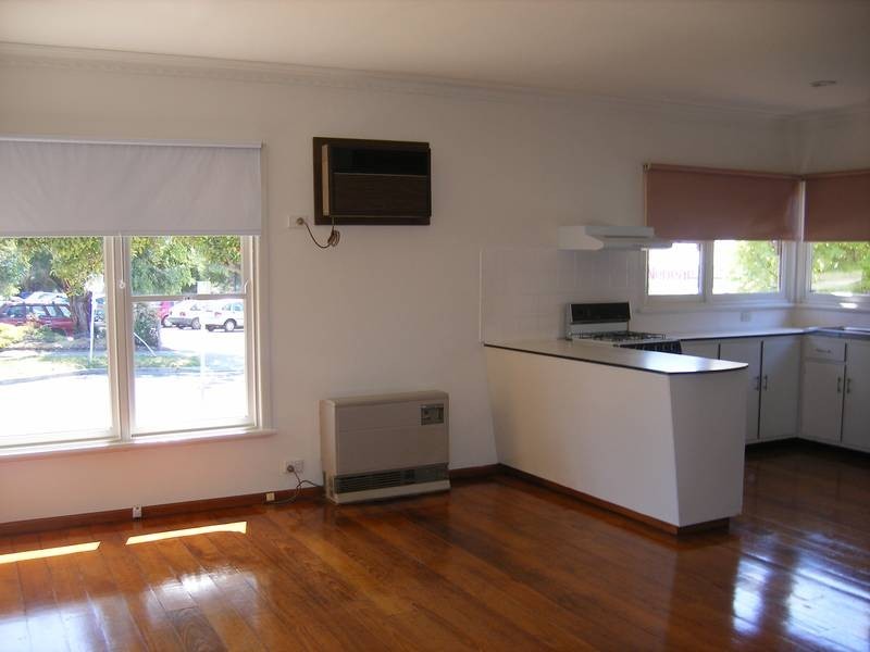 17 First Avenue, Rosebud VIC 3939