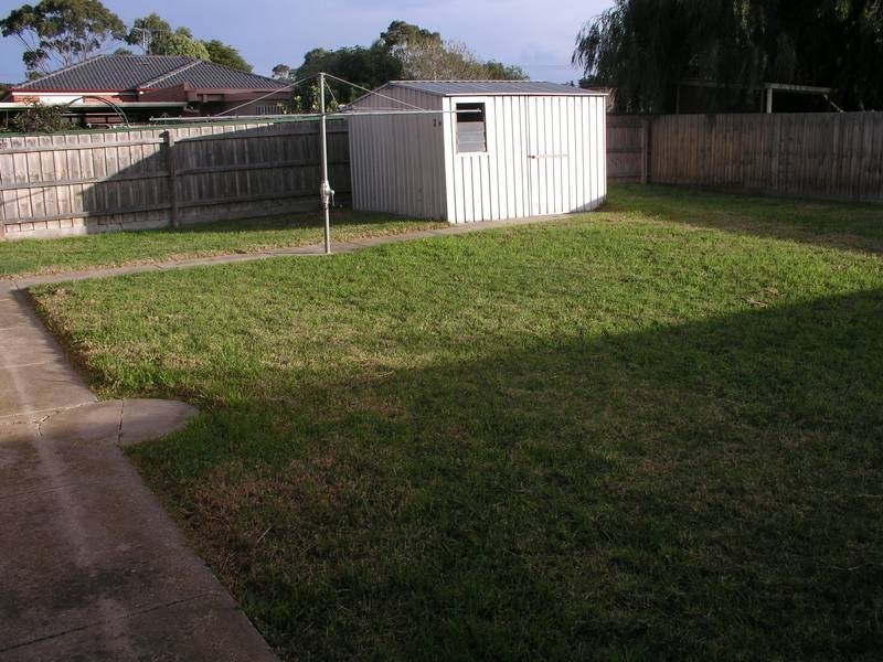 20 Barragowa Drive, Rosebud West VIC 3940