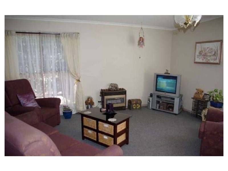105 Third Avenue, Rosebud VIC 3939