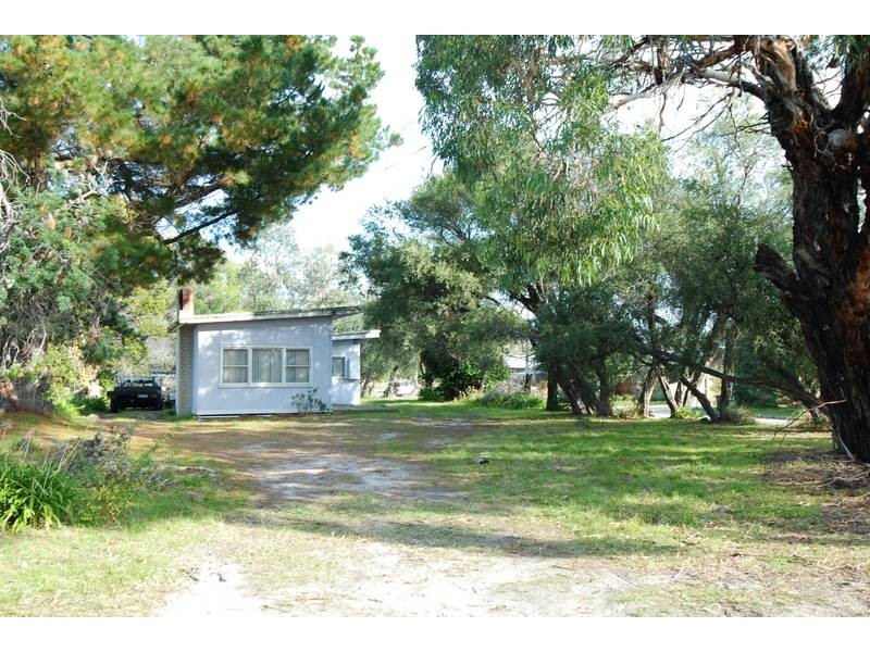 2 Leon Avenue, Rosebud VIC 3939