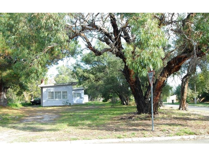 2 Leon Avenue, Rosebud VIC 3939