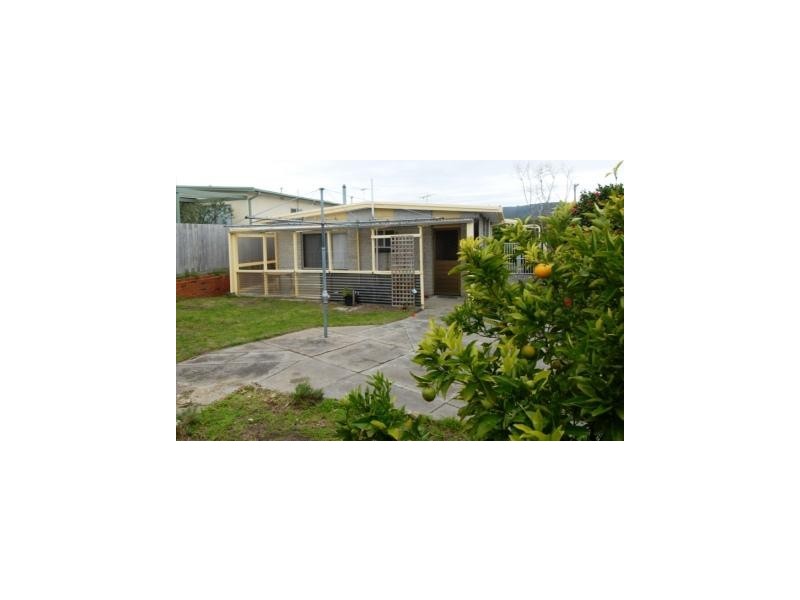 202 Ninth Avenue, Rosebud VIC 3939