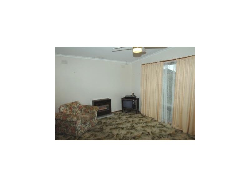 202 Ninth Avenue, Rosebud VIC 3939