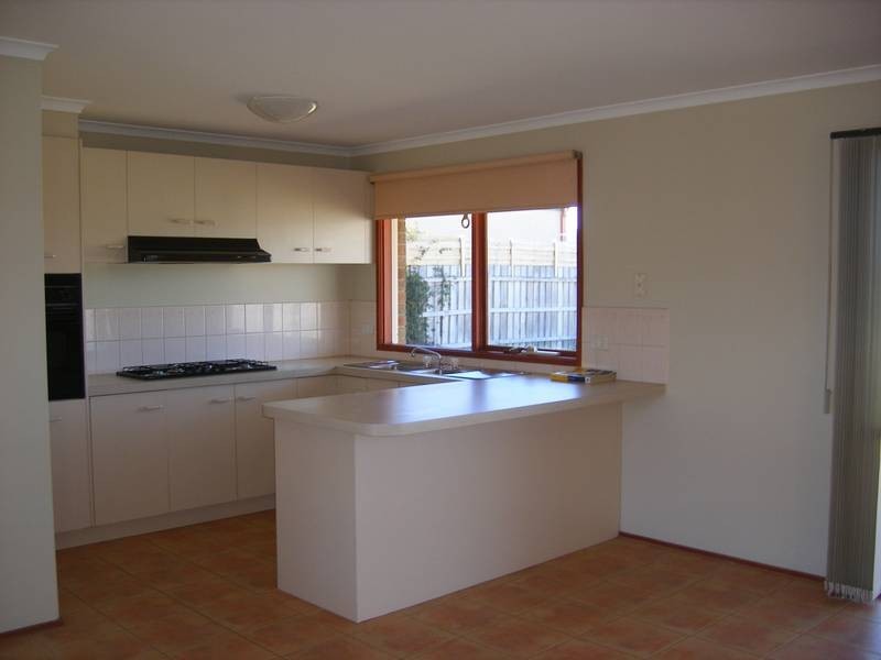 8 Lakeview Drive, Safety Beach VIC 3936