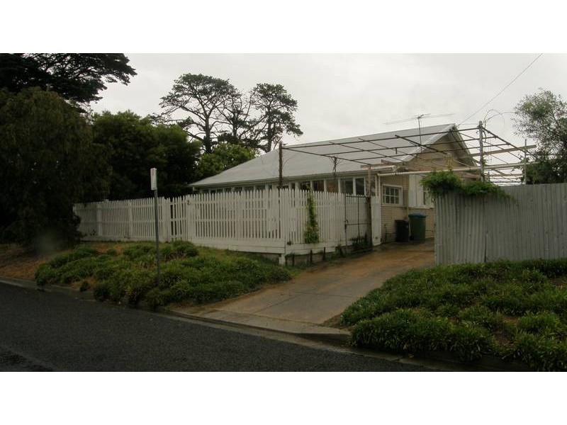 2 Chatfield Avenue, Rosebud West VIC 3940