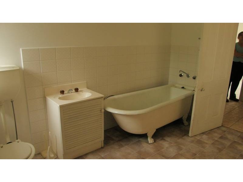 2 Chatfield Avenue, Rosebud West VIC 3940