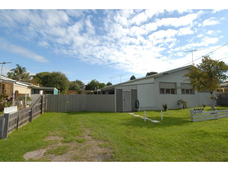 1/64 Fourth Avenue, Rosebud VIC 3939