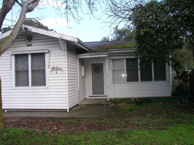 4 Boneo Road, Rosebud VIC 3939