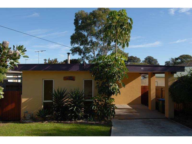 38 Eighth Avenue, Rosebud VIC 3939