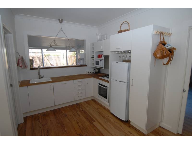 9 Florence Avenue, Rosebud West VIC 3940
