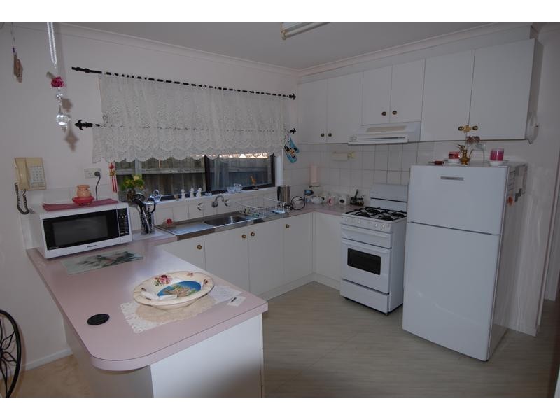 132 Sixth Avenue, Rosebud VIC 3939