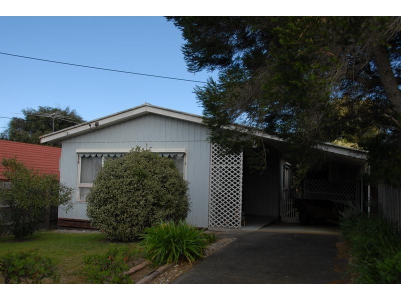 76 Eighth Avenue, Rosebud VIC 3939