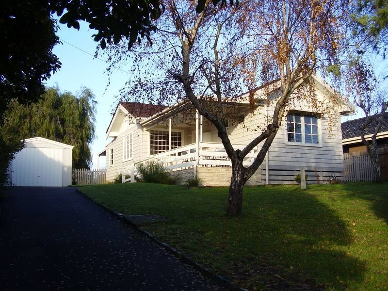 15 Moorfield Avenue, Rosebud West VIC 3940