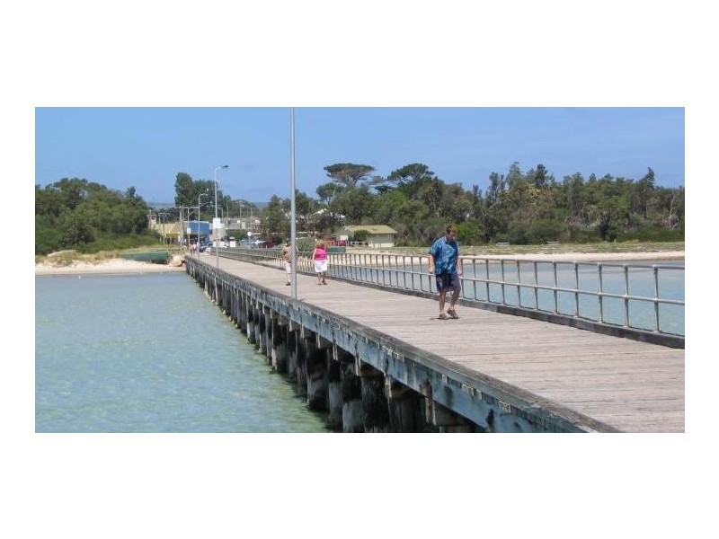 45 Ninth Avenue, Rosebud VIC 3939