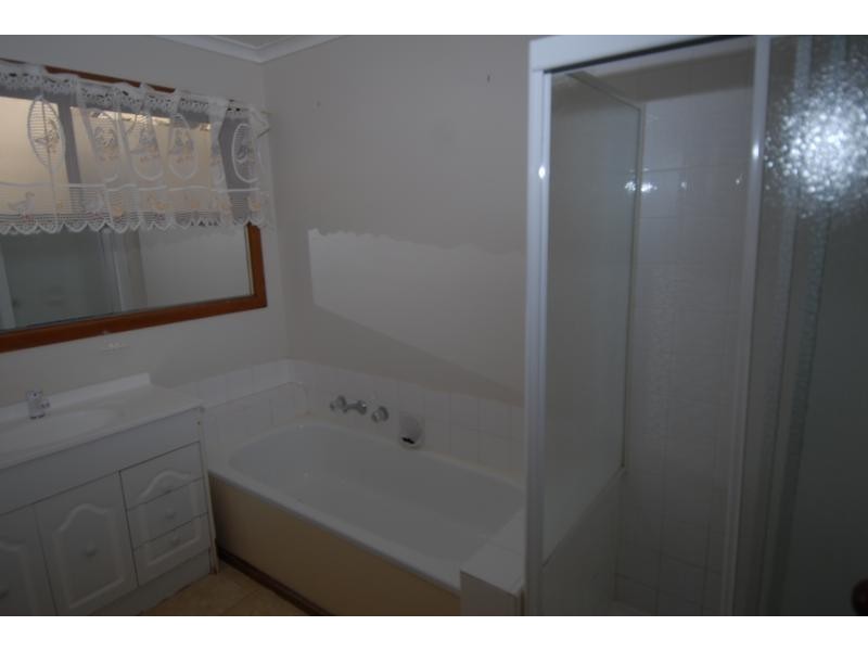 19 Barragowa Drive, Rosebud West VIC 3940