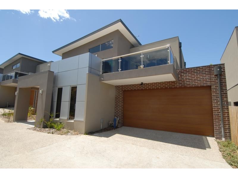 2/45 The Avenue, Mccrae VIC 3938