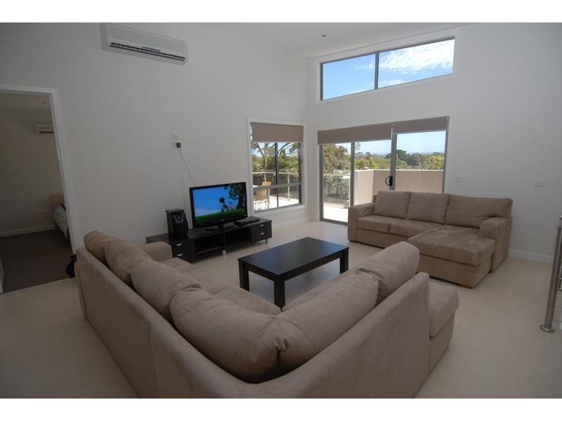 2/45 The Avenue, Mccrae VIC 3938