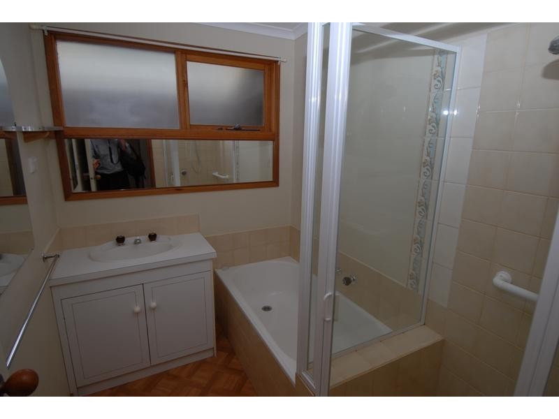 143 First Avenue, Rosebud VIC 3939