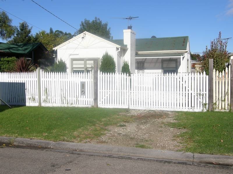 4 Madura Street, Rosebud VIC 3939