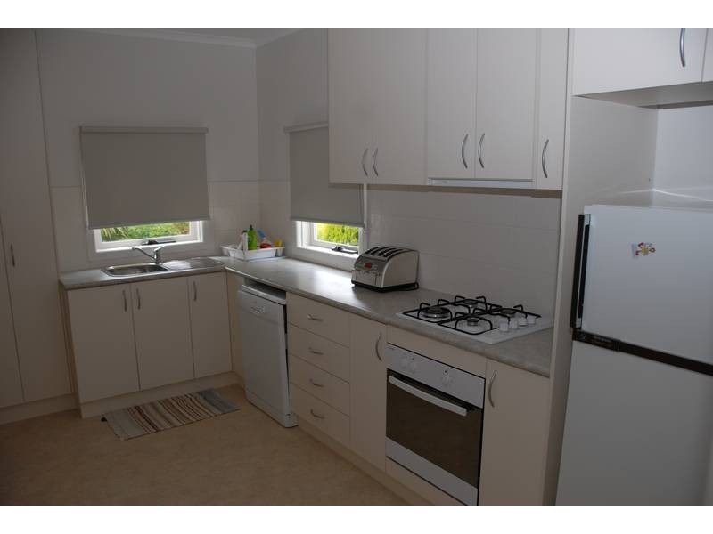 4 Madura Street, Rosebud VIC 3939