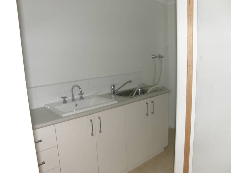 4 Madura Street, Rosebud VIC 3939