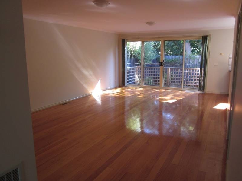 2/6 Staughton Avenue, Rosebud West VIC 3940