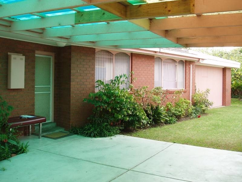 14 Meadow Avenue, Rye VIC 3941