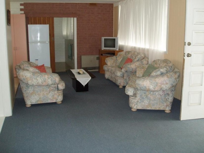 35 Chatfield Avenue, Rosebud West VIC 3940