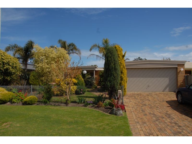 22 Banksia Place, Rosebud VIC 3939