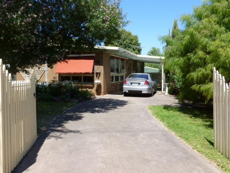27 Walpole Avenue, Rosebud VIC 3939