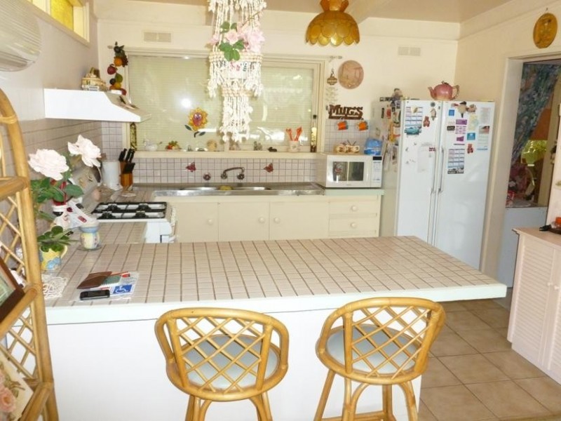 27 Walpole Avenue, Rosebud VIC 3939