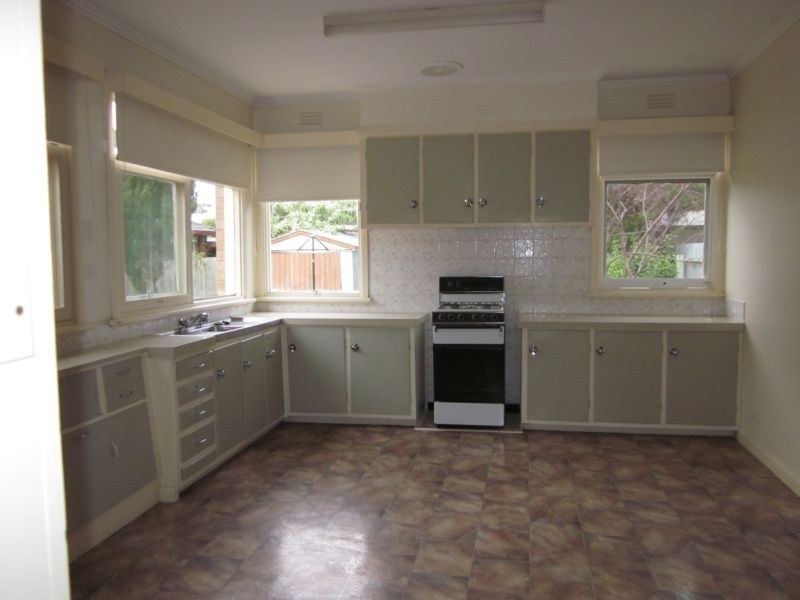 77 South Road, Rosebud VIC 3939