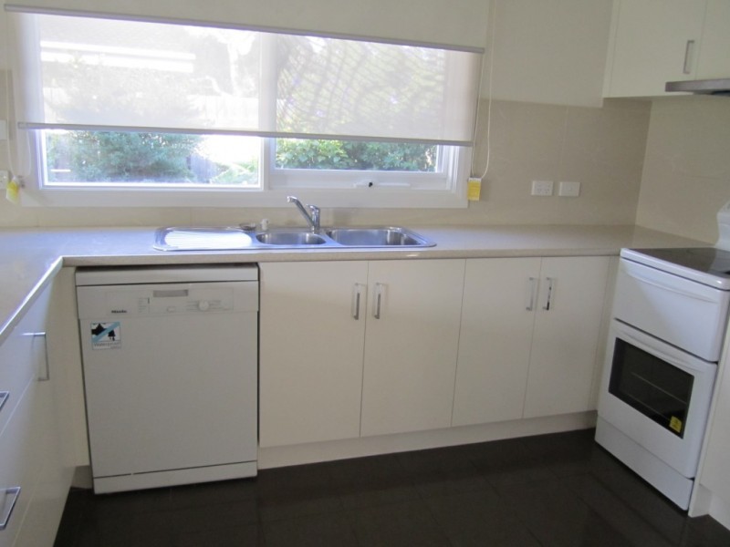 12 Laurens Street, Rosebud VIC 3939