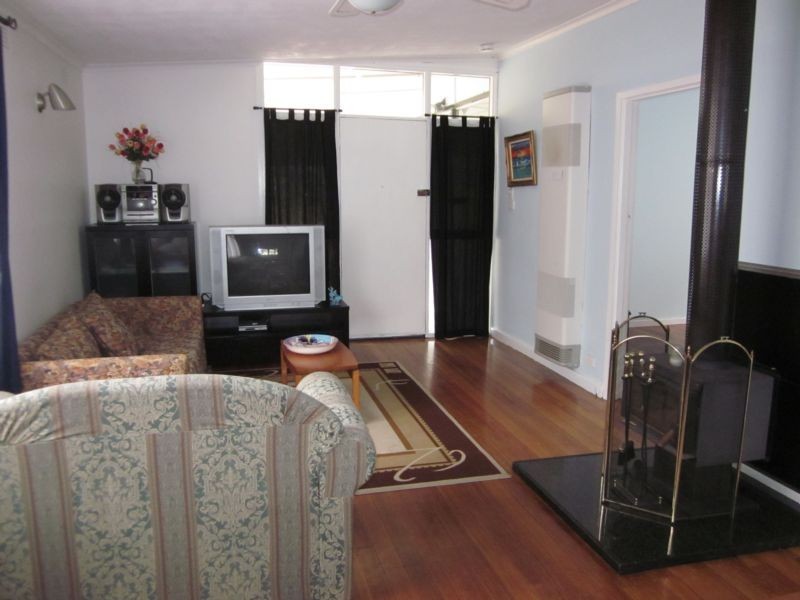 69 Fourth Avenue, Rosebud VIC 3939