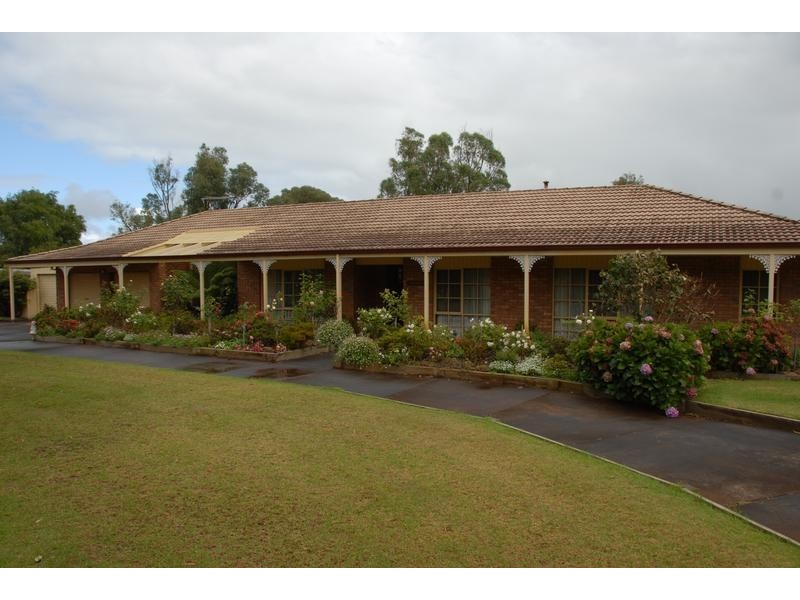 8 Cleek Crescent, Rosebud VIC 3939