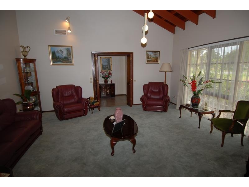 8 Cleek Crescent, Rosebud VIC 3939