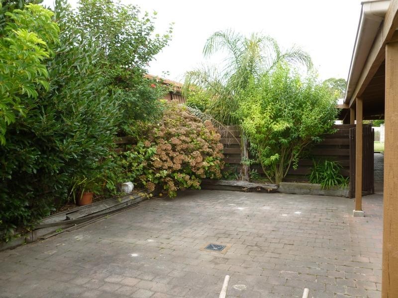 10 Poplar Drive, Rosebud VIC 3939