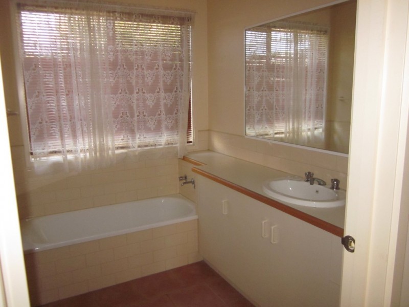 4 Lea Way, Rosebud VIC 3939