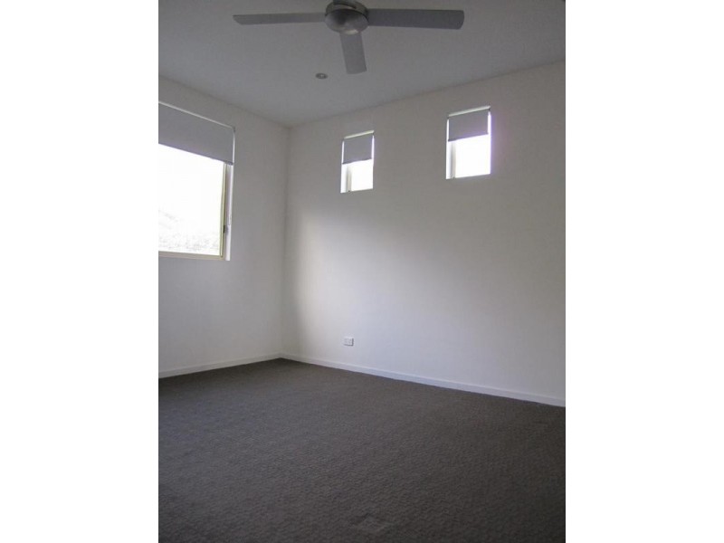 16 Chunar Grove, Mccrae VIC 3938