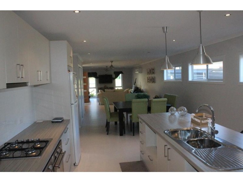 38 Eighth Avenue, Rosebud VIC 3939