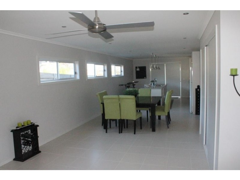 38 Eighth Avenue, Rosebud VIC 3939