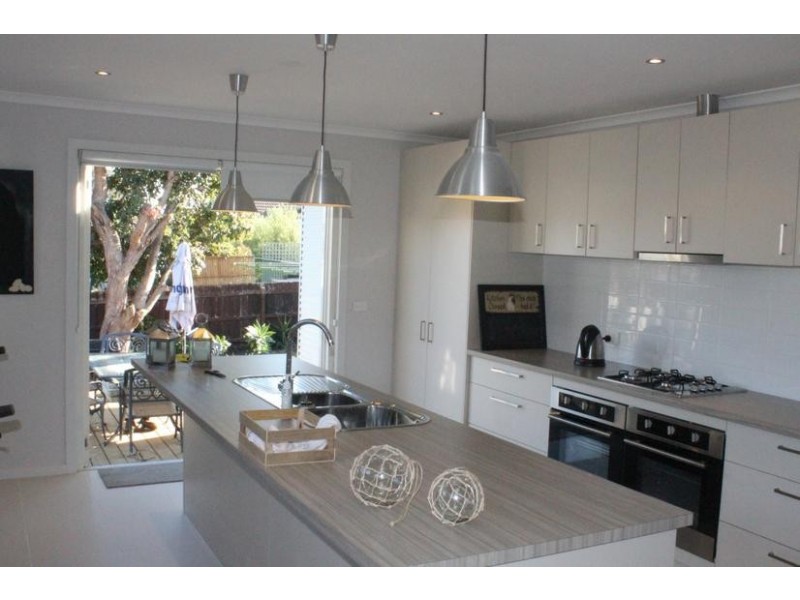 38 Eighth Avenue, Rosebud VIC 3939