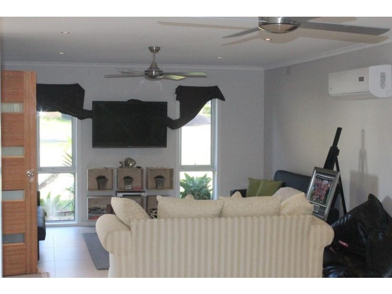 38 Eighth Avenue, Rosebud VIC 3939