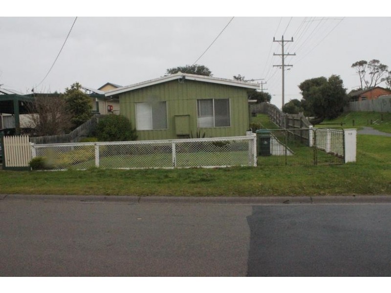 110 Ninth Avenue, Rosebud VIC 3939