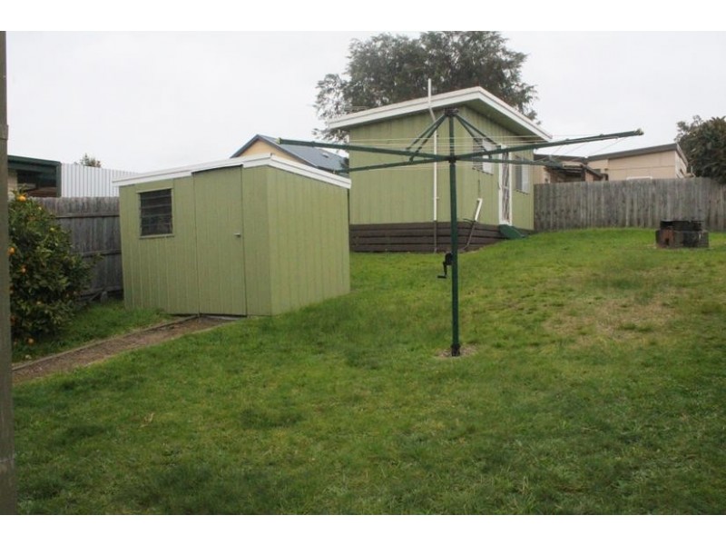 110 Ninth Avenue, Rosebud VIC 3939